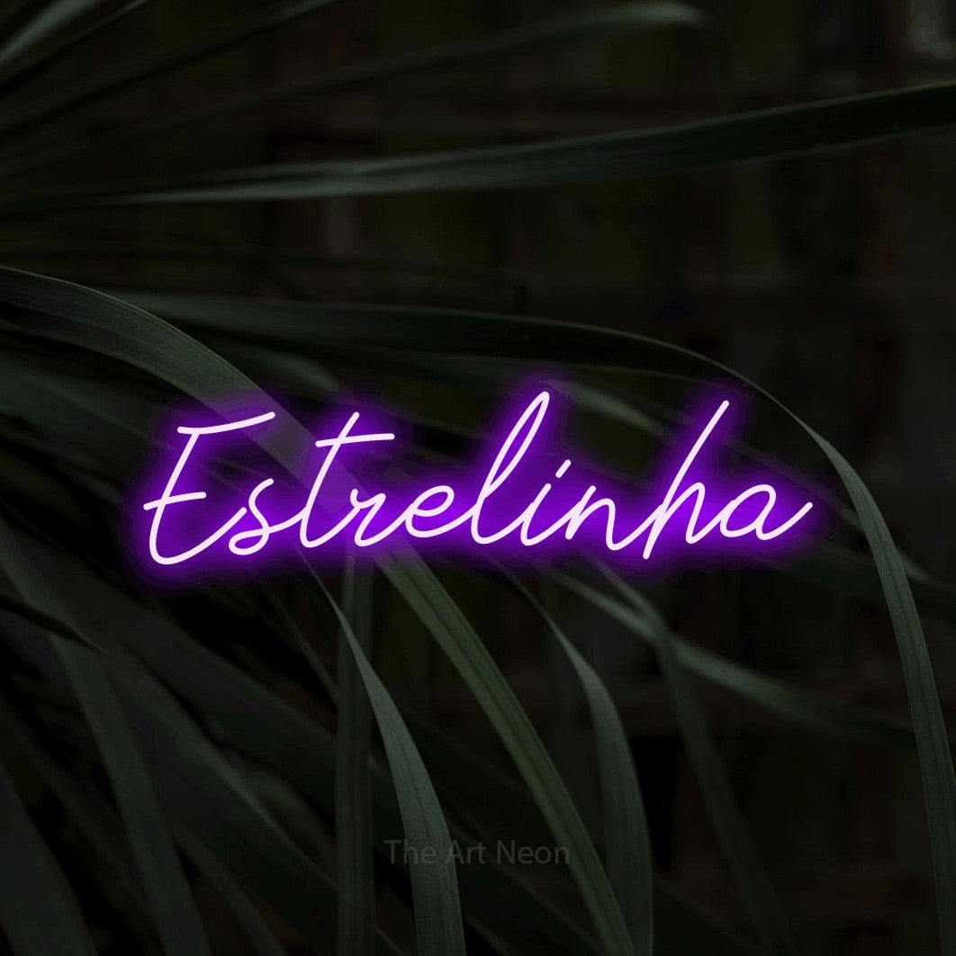 LED neon sign reading “Estrelinha”, arranged in a single line.