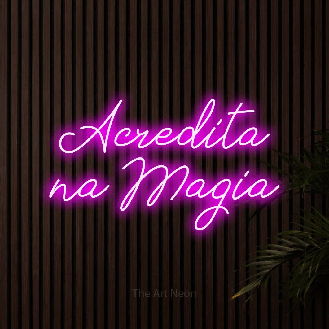 LED neon sign reading “Acredita na Magia”, arranged in 2 lines.