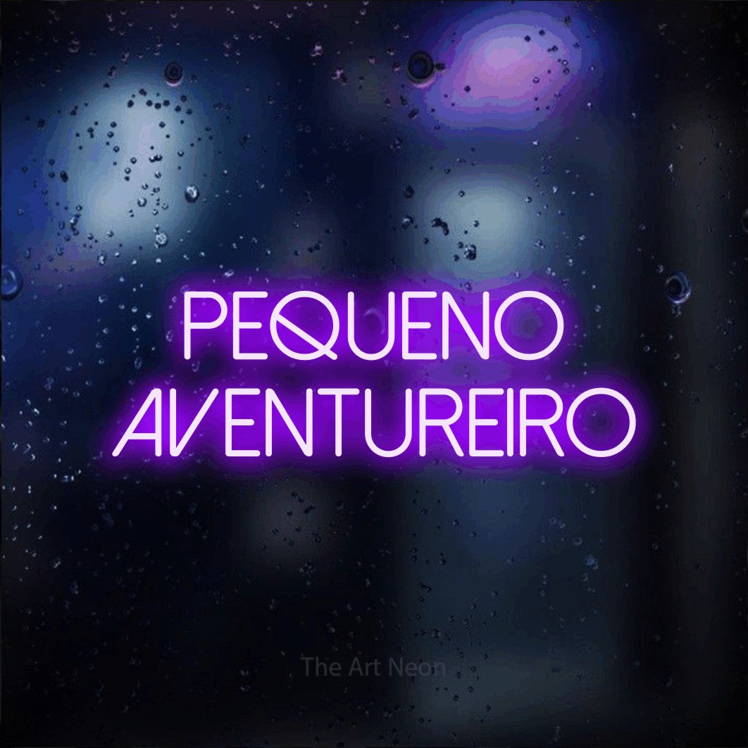 LED neon sign reading “Pequeno Aventureiro”, arranged in 2 lines.