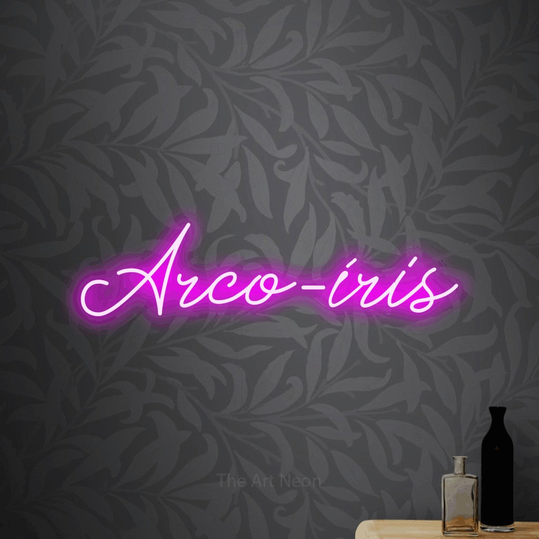 LED neon sign reading “Arco-íris”, arranged in a single line.