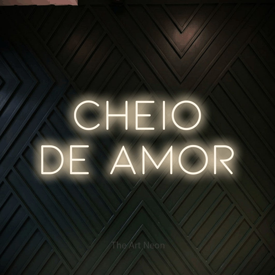 LED neon sign reading “Cheio de Amor”, arranged in 2 lines.