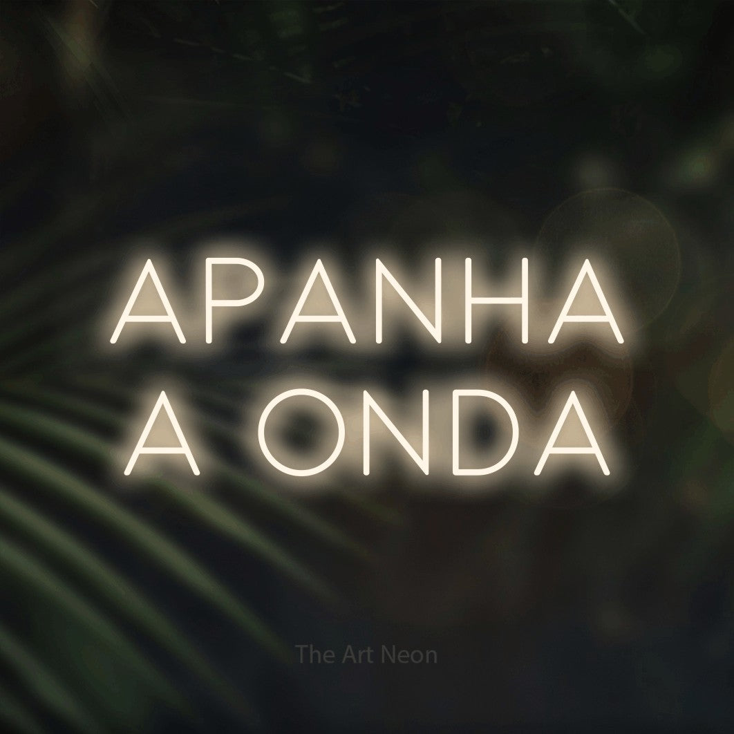 LED neon sign reading “apanha a onda”, arranged in 2 lines.
