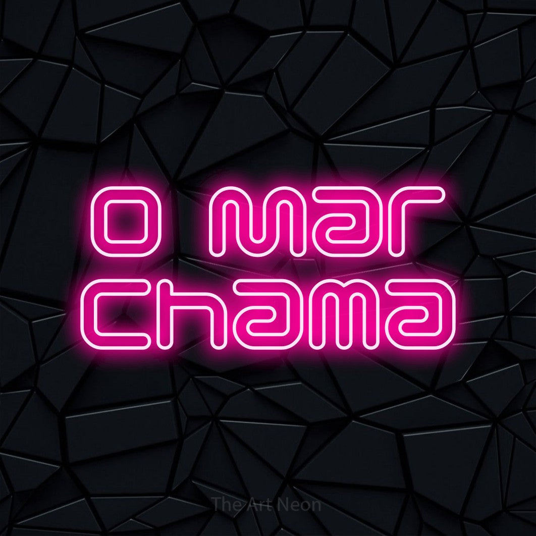 LED neon sign reading “O Mar Chama”, arranged in 2 lines.