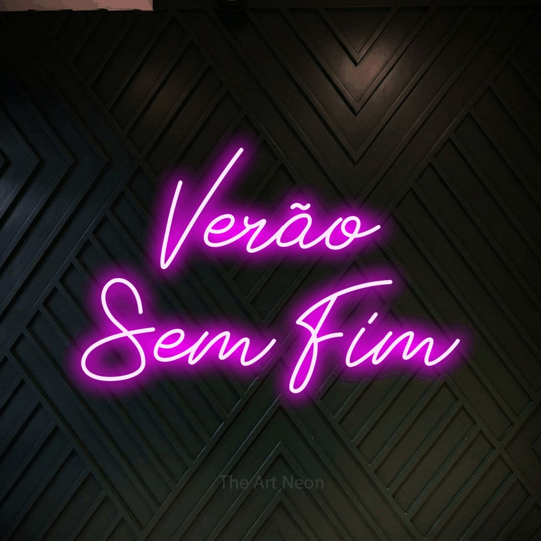 LED neon sign reading “Verão Sem Fim”, arranged in 2 lines.