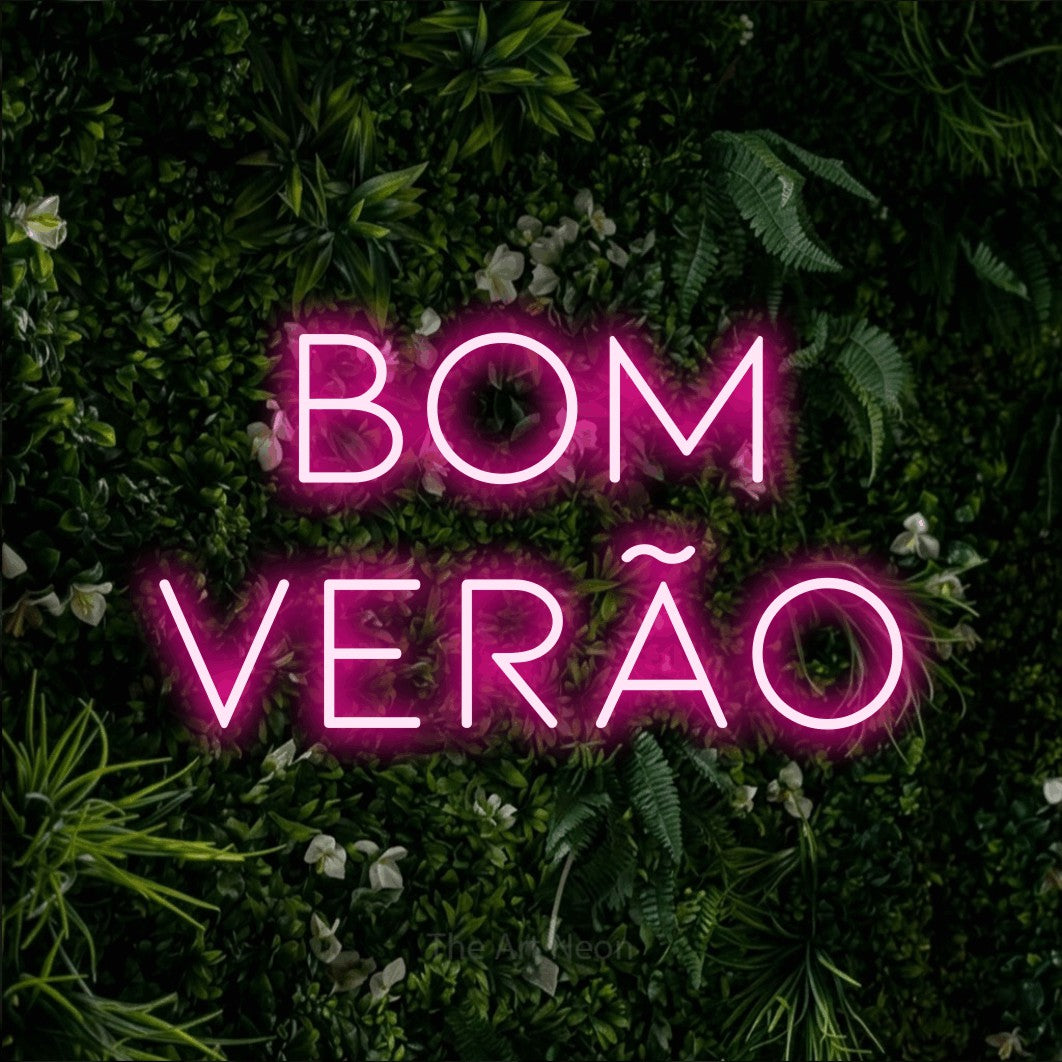 LED neon sign reading “BOM VERÃO”, arranged in 2 lines.