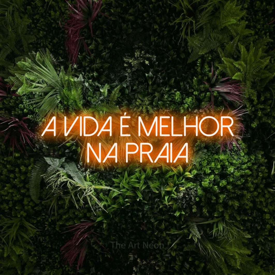 LED neon sign reading “A Vida É Melhor na Praia”, arranged in 2 lines.