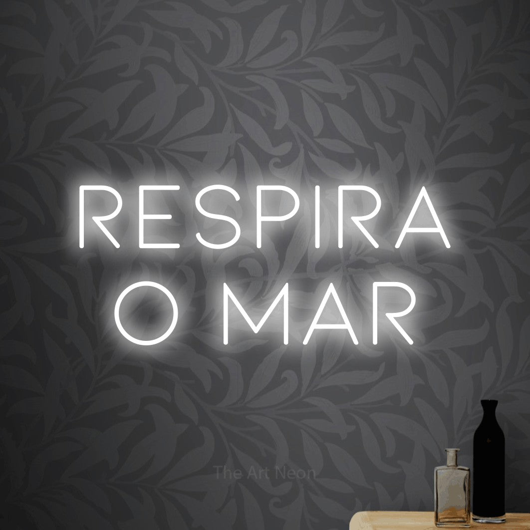 LED neon sign reading “Respira o Mar”, arranged in 2 lines.