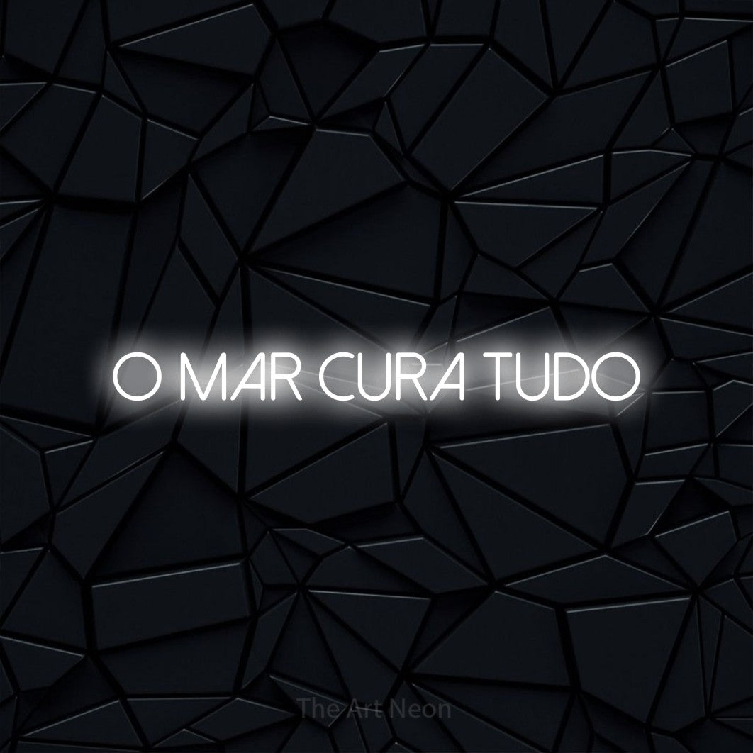 LED neon sign reading “o mar CURA tudo”, arranged in a single line.