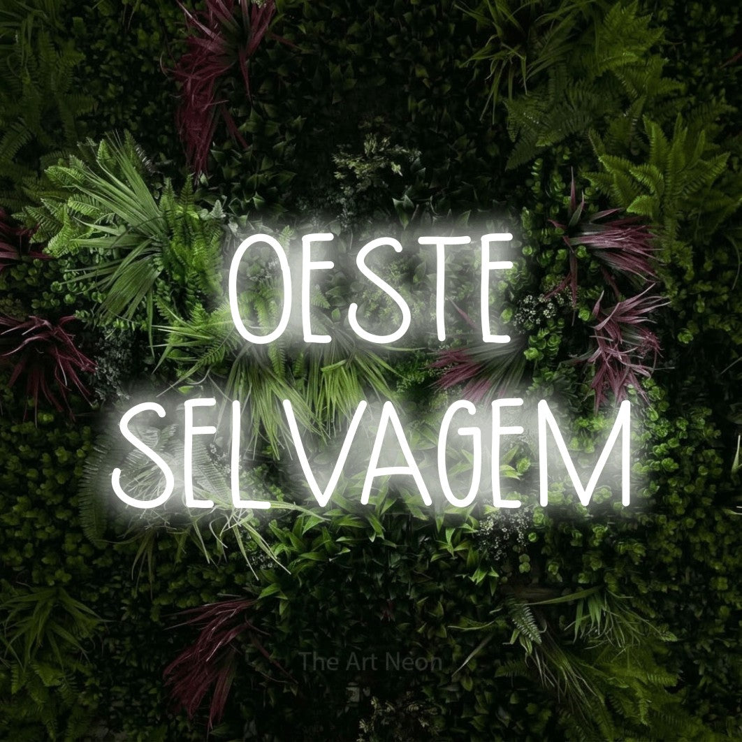 LED neon sign reading “OESTE SELVAGEM”, arranged in 2 lines.