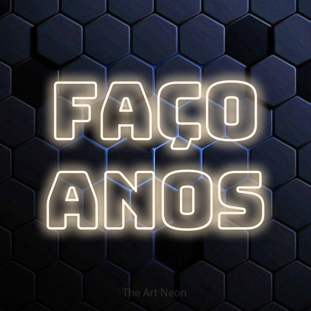 LED neon sign reading “FAÇO ANOS”, arranged in 2 lines.