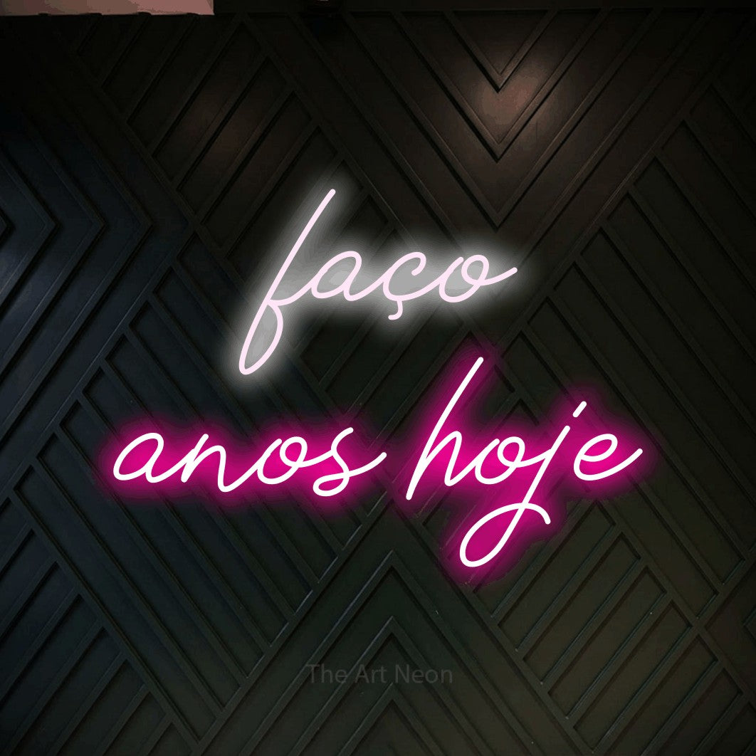 LED neon sign reading “faço anos hoje”, arranged in 2 lines.