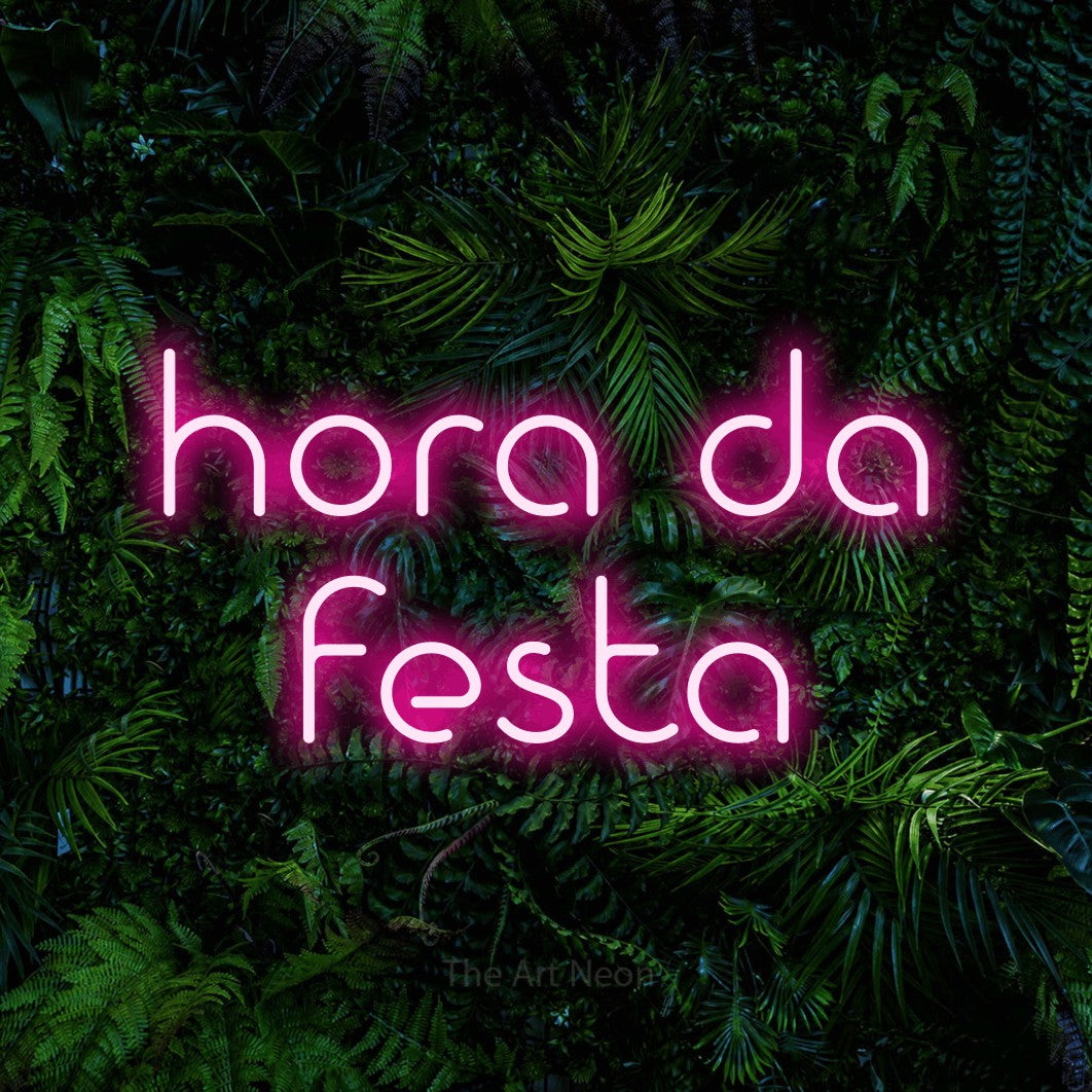 LED neon sign reading “hora da festa”, arranged in 2 lines.