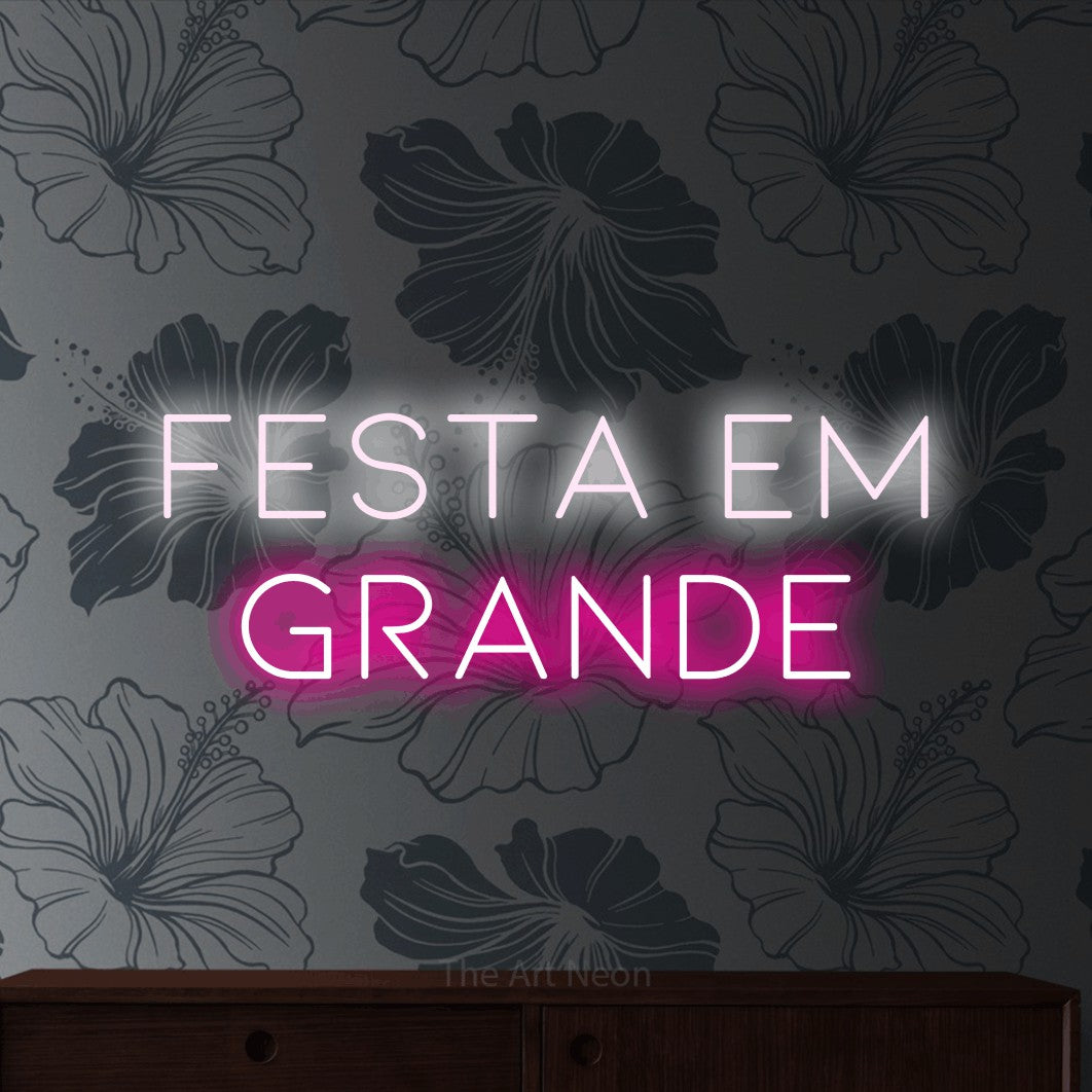 LED neon sign reading “Festa em Grande”, arranged in 2 lines.