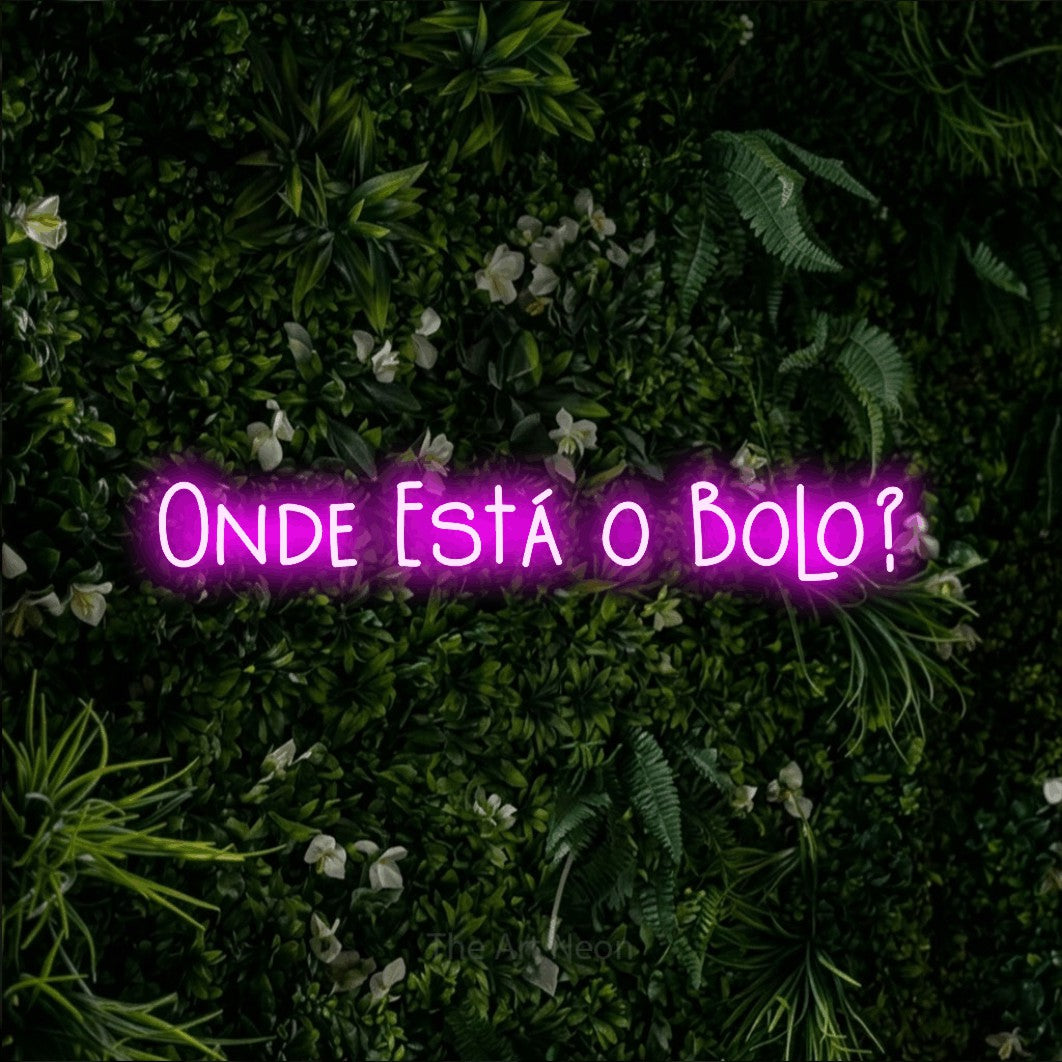 LED neon sign reading “Onde Está o Bolo?”, arranged in a single line.