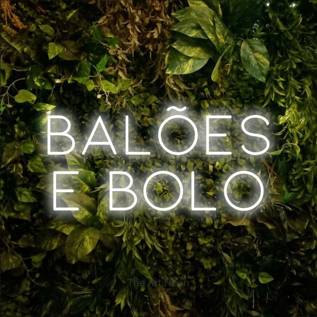 LED neon sign reading “balões e bolo”, arranged in 2 lines.