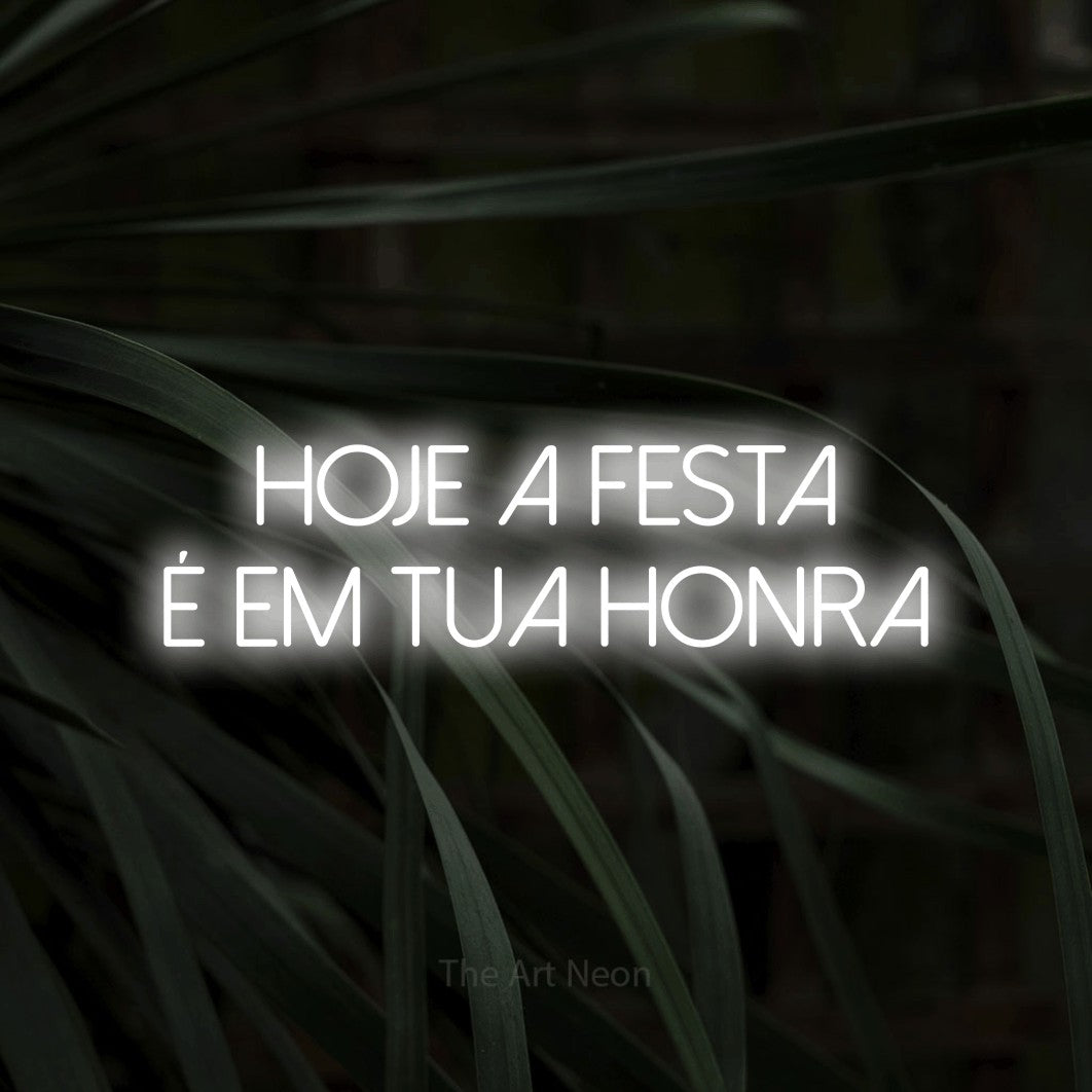 LED neon sign reading “Hoje a Festa É em Tua Honra”, arranged in 2 lines.
