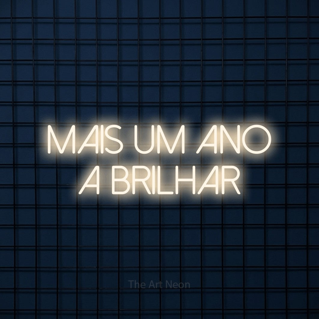 LED neon sign reading “Mais Um Ano a Brilhar”, arranged in 2 lines.