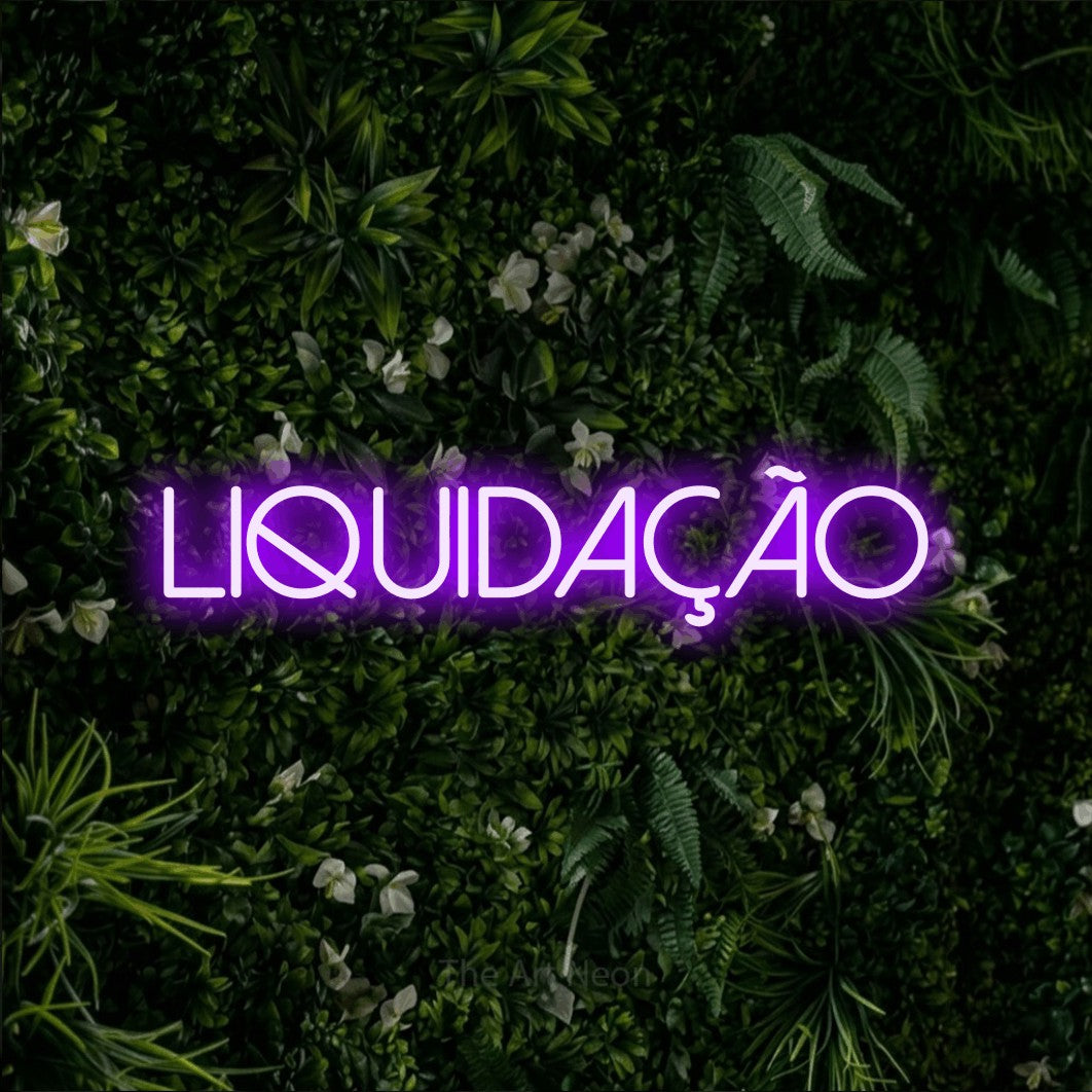 LED neon sign reading “LIQUIDAÇÃO”, arranged in a single line.