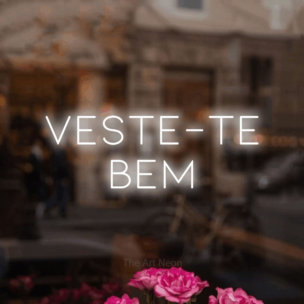 LED neon sign reading “veste-te bem”, arranged in 2 lines.