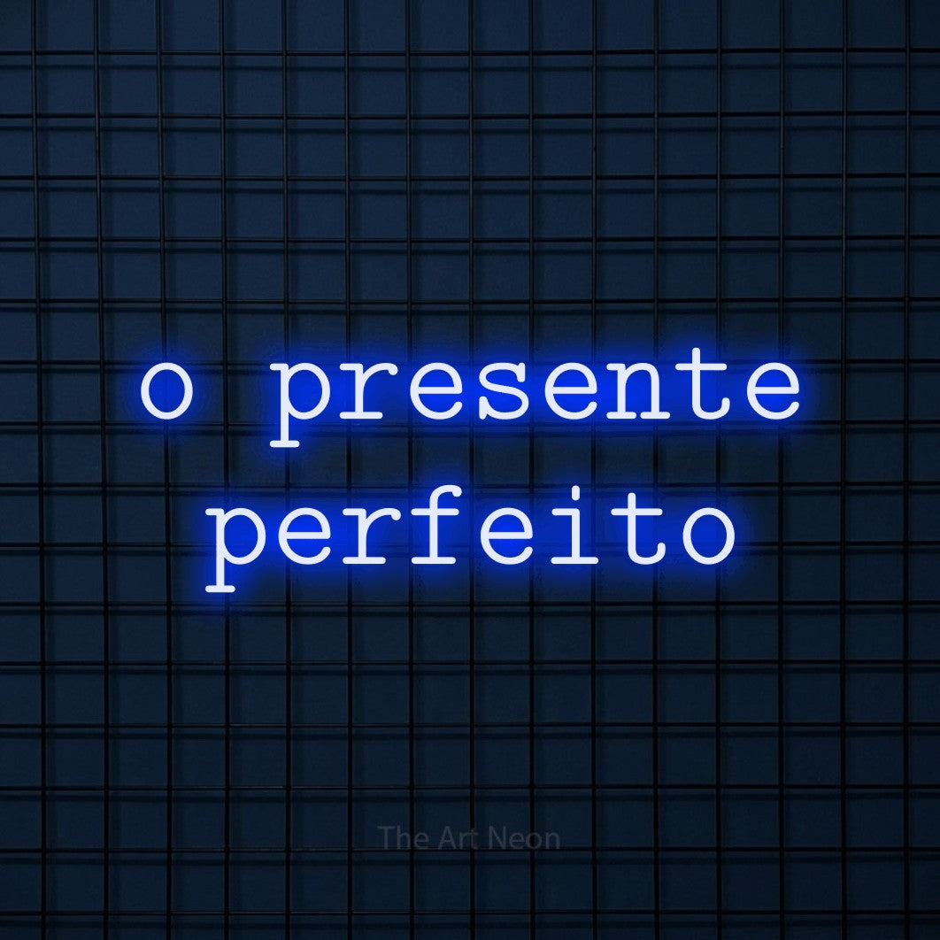 LED neon sign reading “o presente perfeito”, arranged in 2 lines.