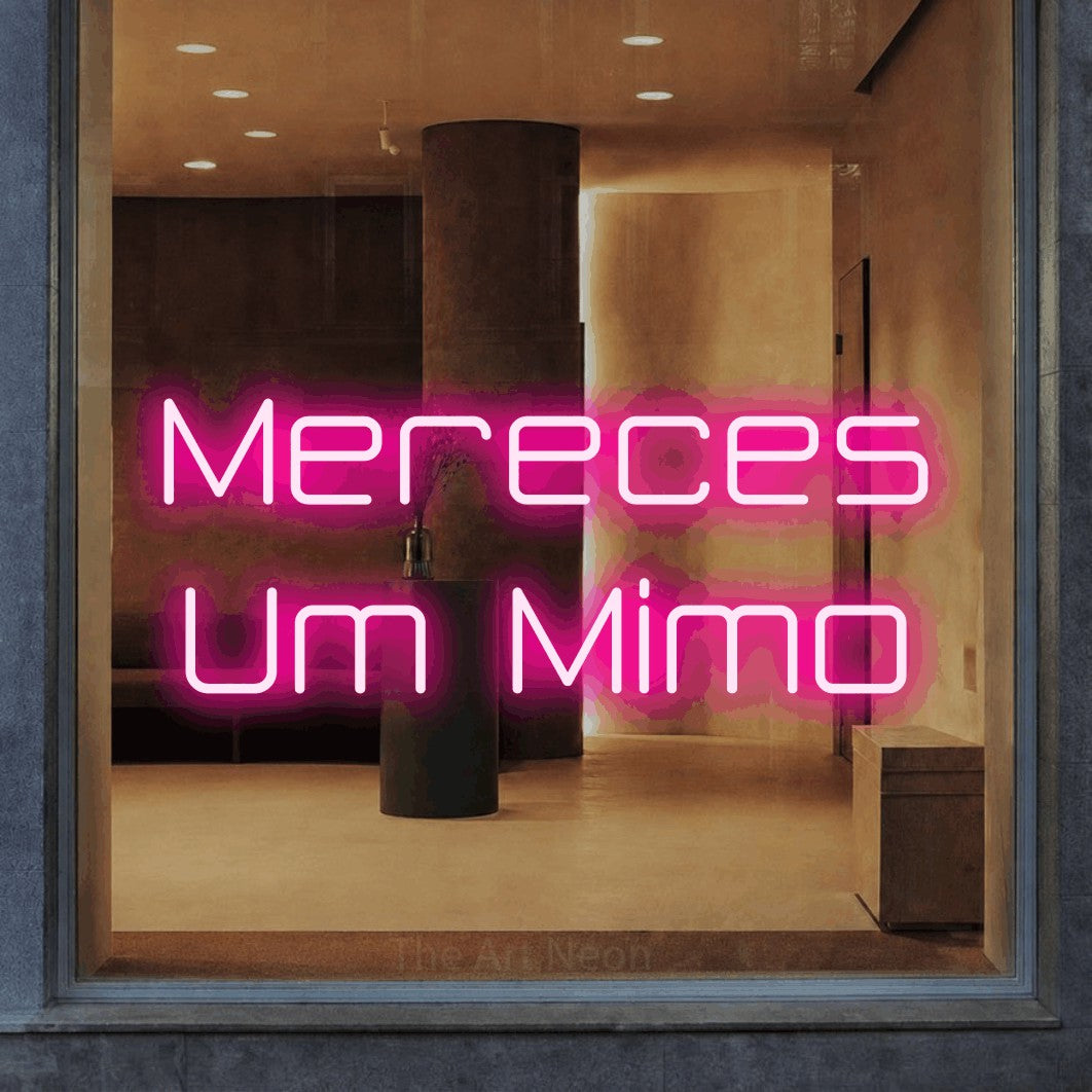 LED neon sign reading “Mereces Um Mimo”, arranged in 2 lines.