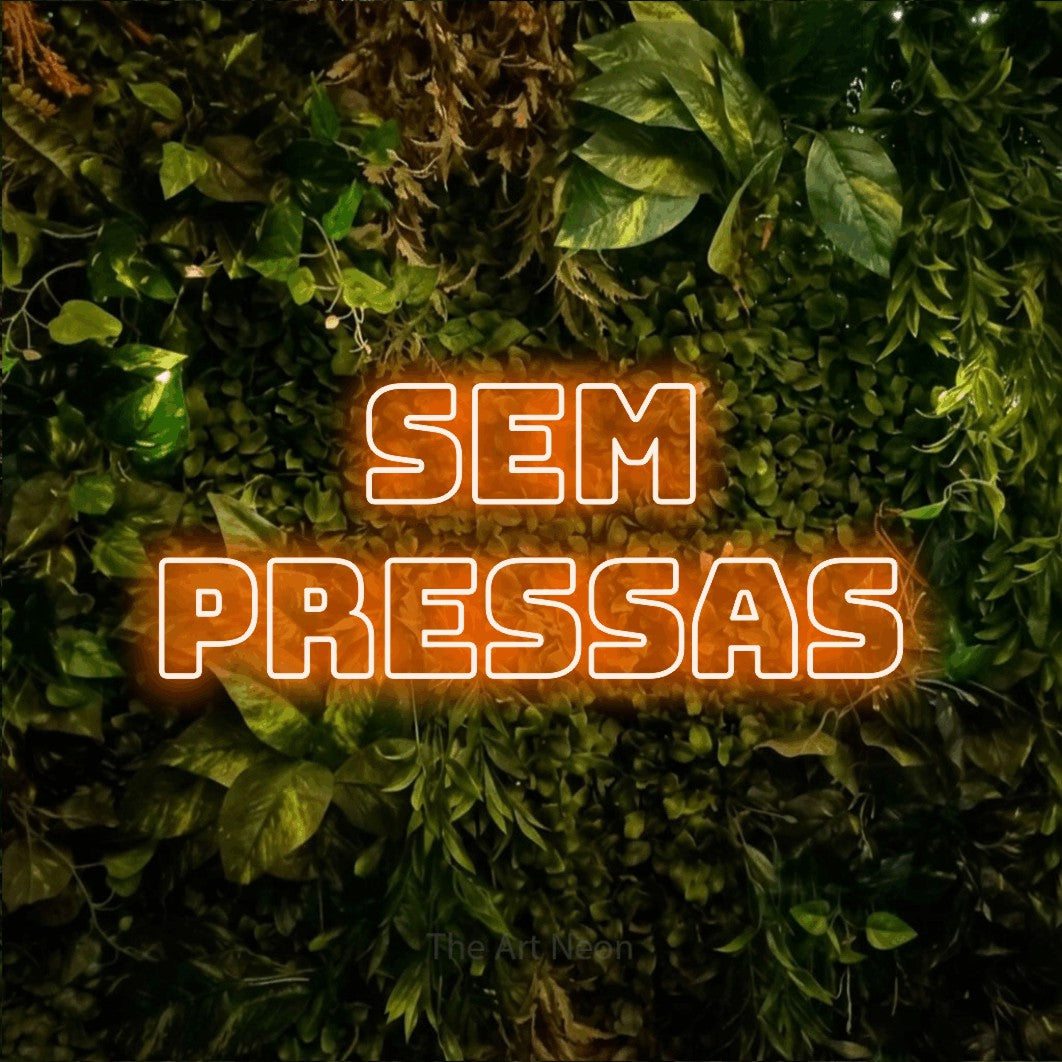 LED neon sign reading “SEM PRESSAS”, arranged in 2 lines.