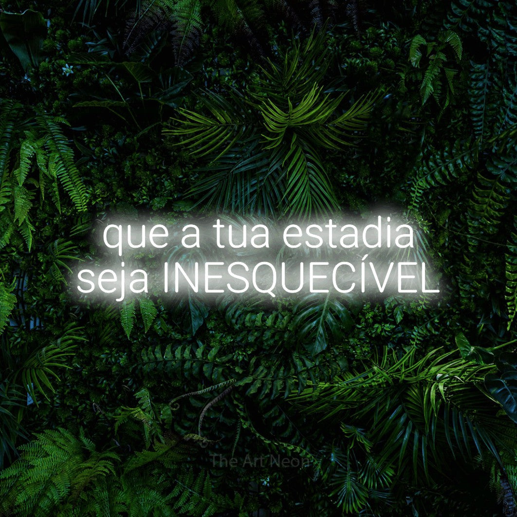 LED neon sign reading “que a tua estadia seja INESQUECÍVEL”, arranged in 2 lines.