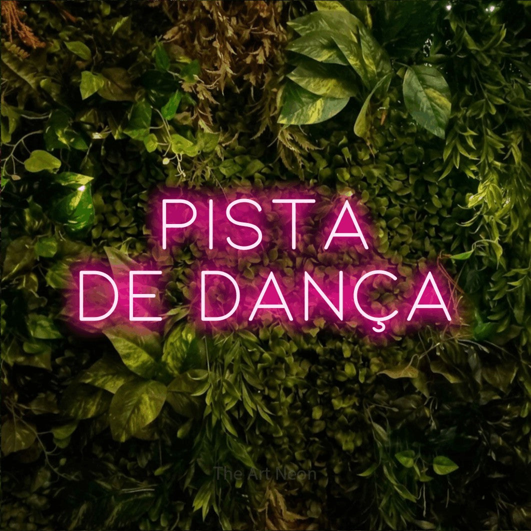 LED neon sign reading “Pista de Dança”, arranged in 2 lines.
