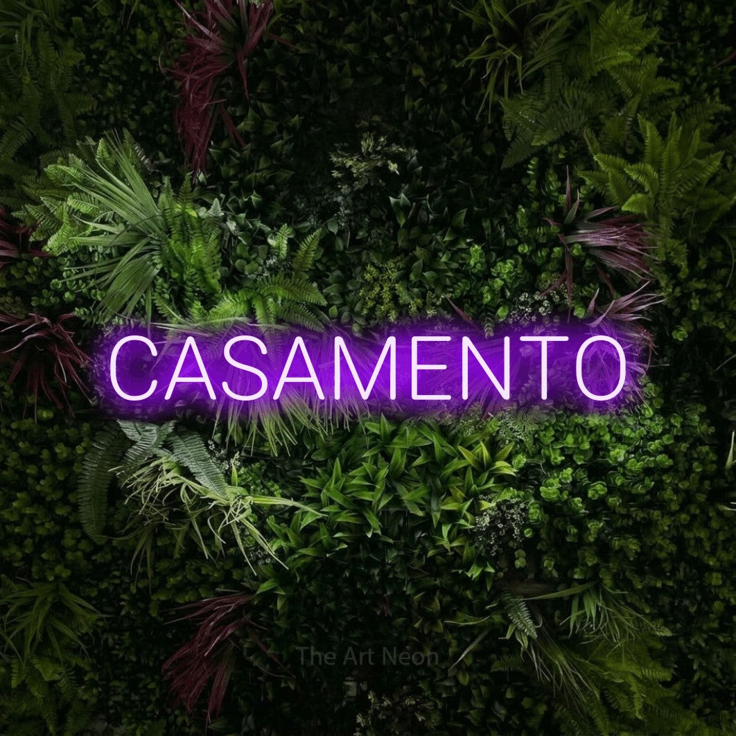 LED neon sign reading “CASAMENTO”, arranged in a single line.