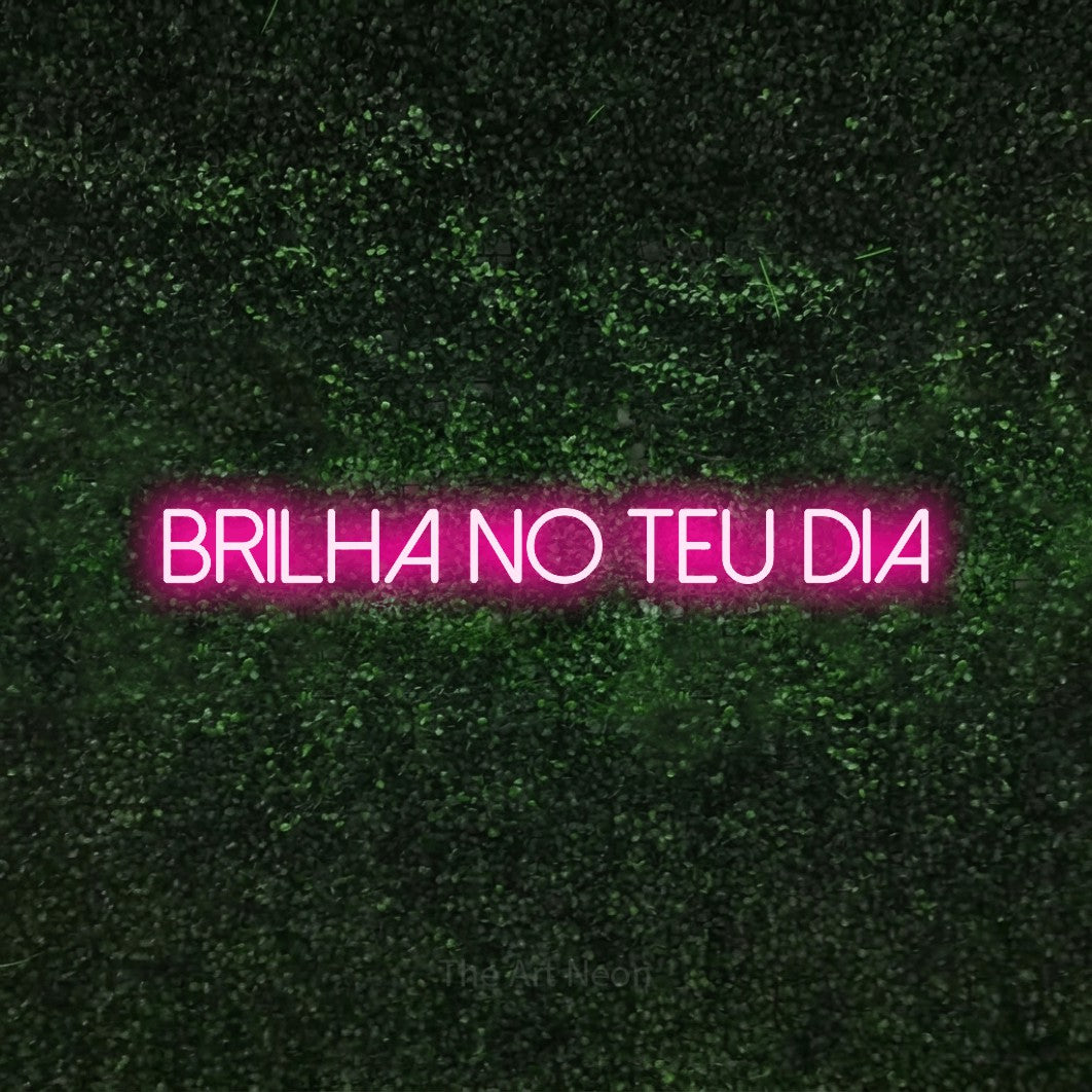 LED neon sign reading “brilha no teu dia”, arranged in a single line.