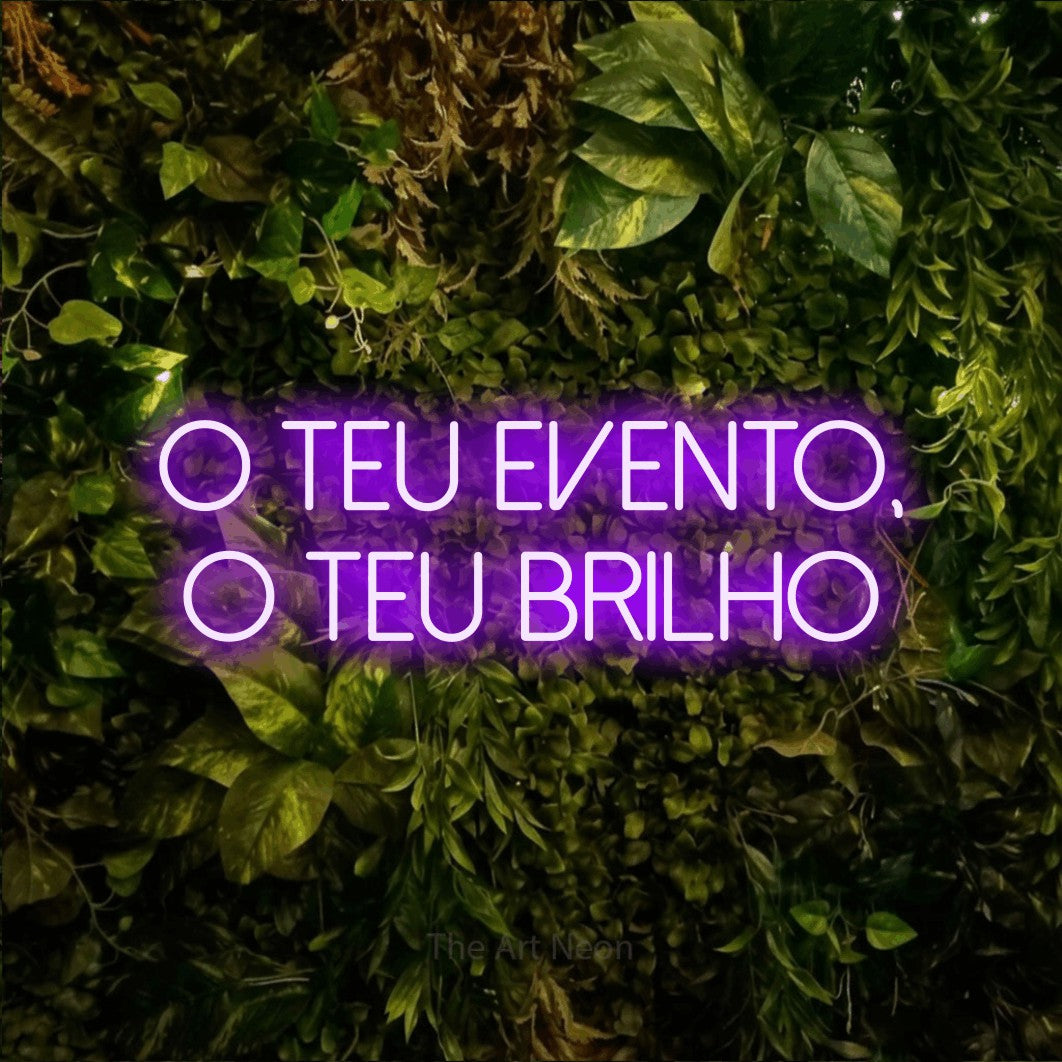 LED neon sign reading “O TEU EVENTO, O TEU BRILHO”, arranged in 2 lines.