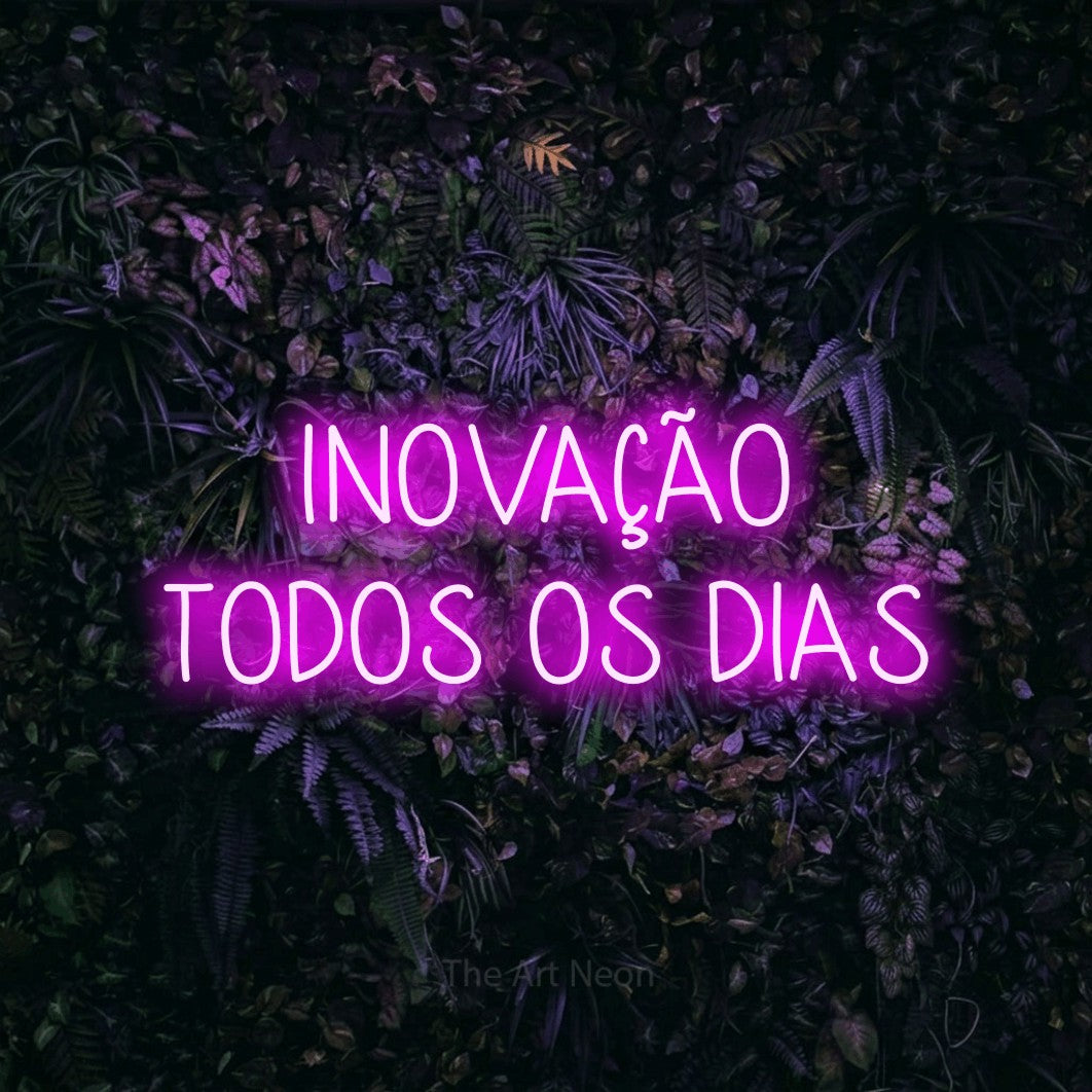 LED neon sign reading “INOVAÇÃO TODOS OS DIAS”, arranged in 2 lines.
