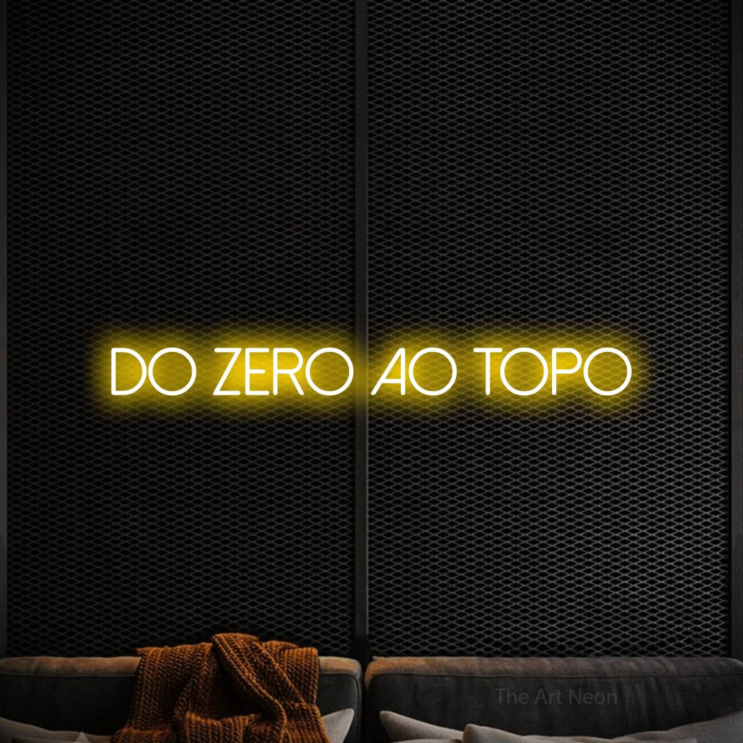 LED neon sign reading “do zero ao topo”, arranged in a single line.