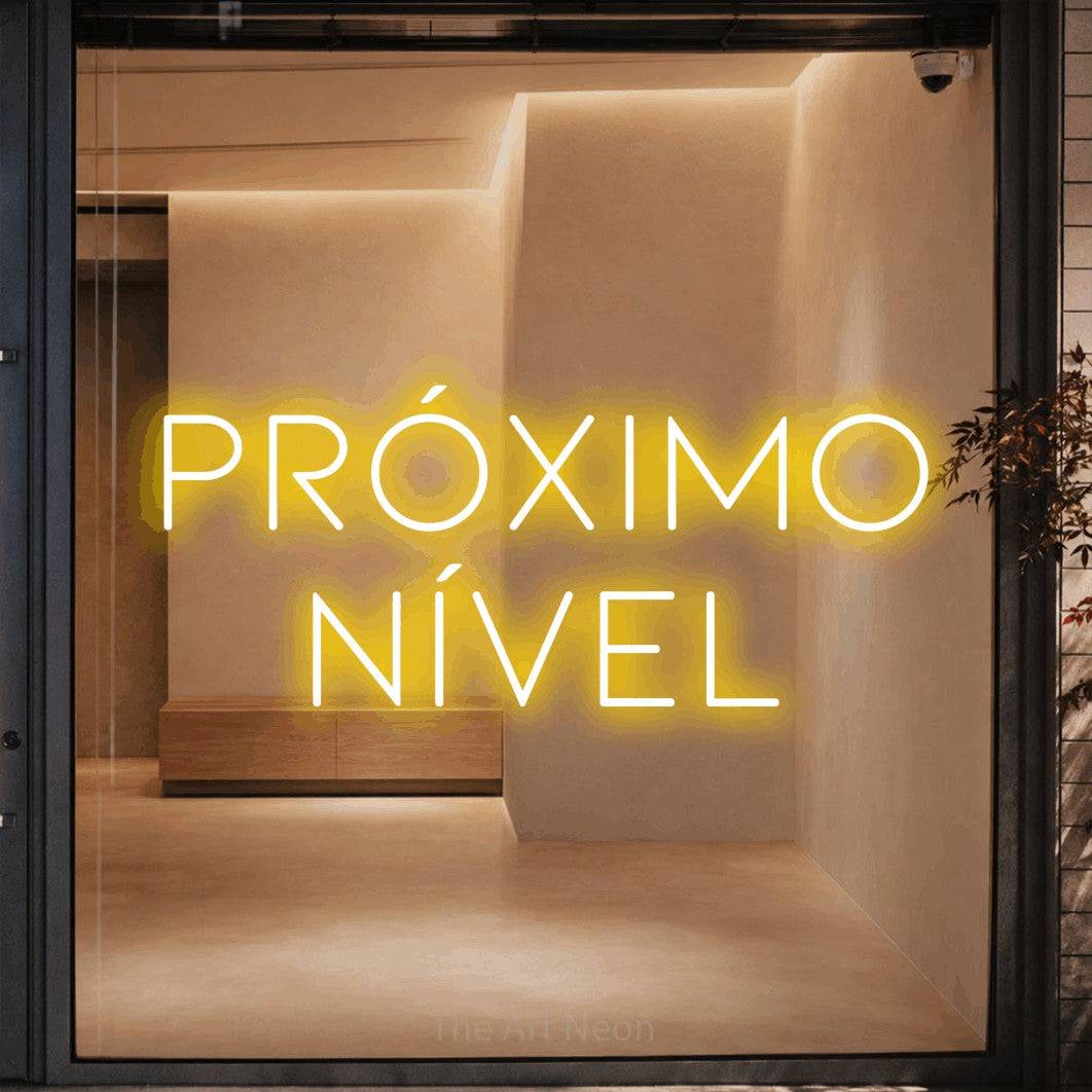 LED neon sign reading “PRÓXIMO NÍVEL”, arranged in 2 lines.