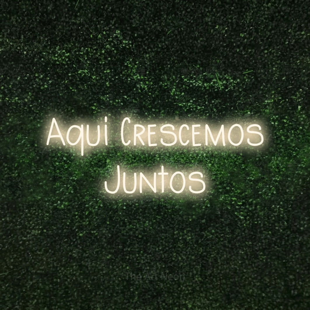 LED neon sign reading “Aqui Crescemos Juntos”, arranged in 2 lines.