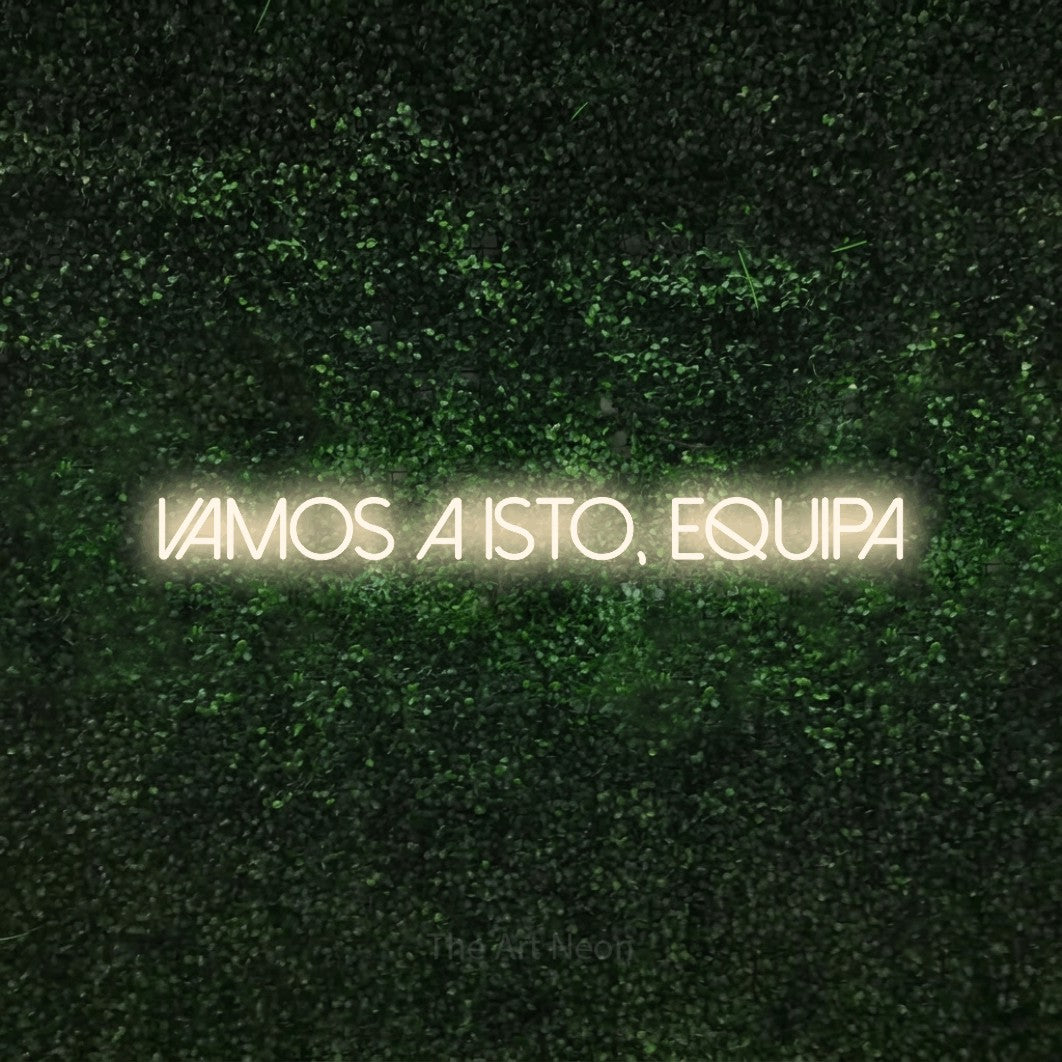 LED neon sign reading “vamos a isto, EQUIPA”, arranged in a single line.