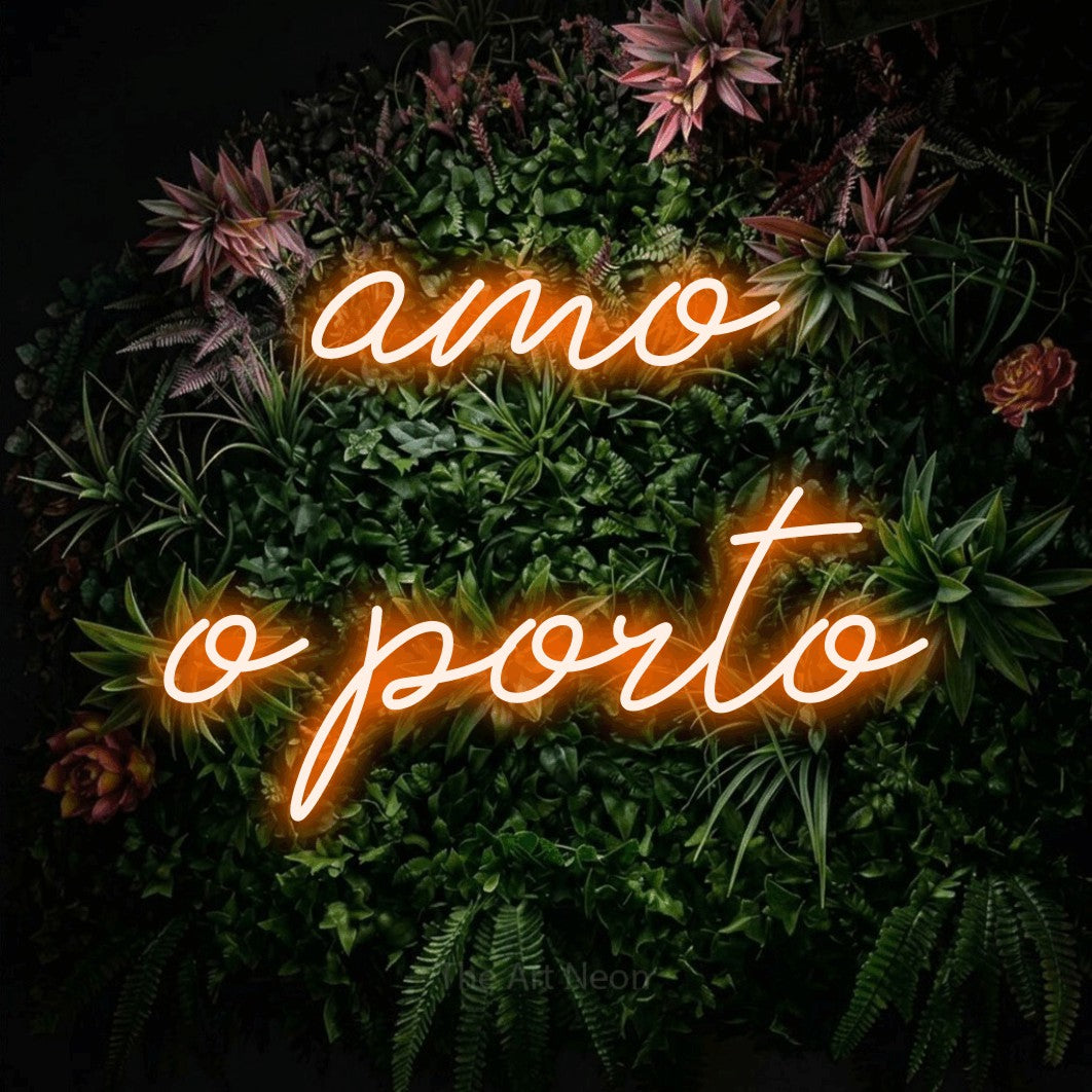 LED neon sign reading “amo o porto”, arranged in 2 lines.