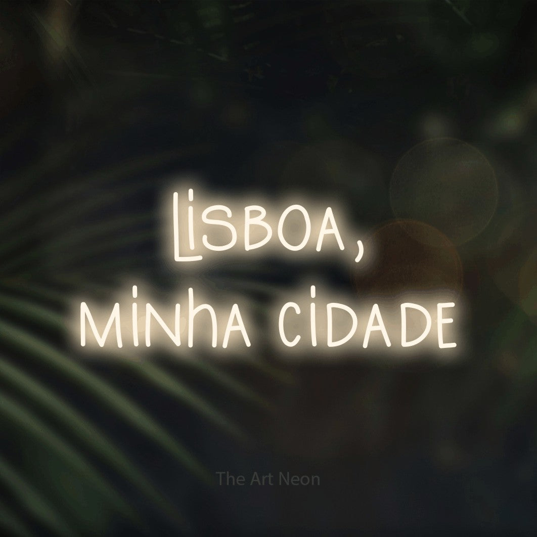 LED neon sign reading “lisboa, minha cidade”, arranged in 2 lines.