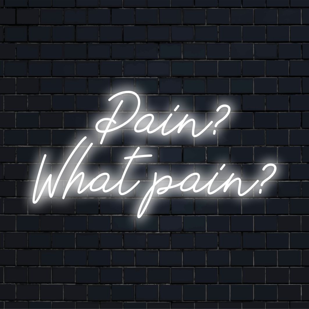 Placa de neon LED personalizada com a inscrição "Pain What Pain" brilhando intensamente; perfeita para decoração personalizada com luzes neon. #NeonLightArt