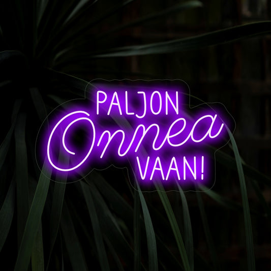 "Paljon Onnea Vaan! Placa de neon" é um toque festivo e comemorativo, perfeito para espaços que desejam transmitir os votos de feliz aniversário em finlandês. Ilumine com alegria e votos de felicidades!