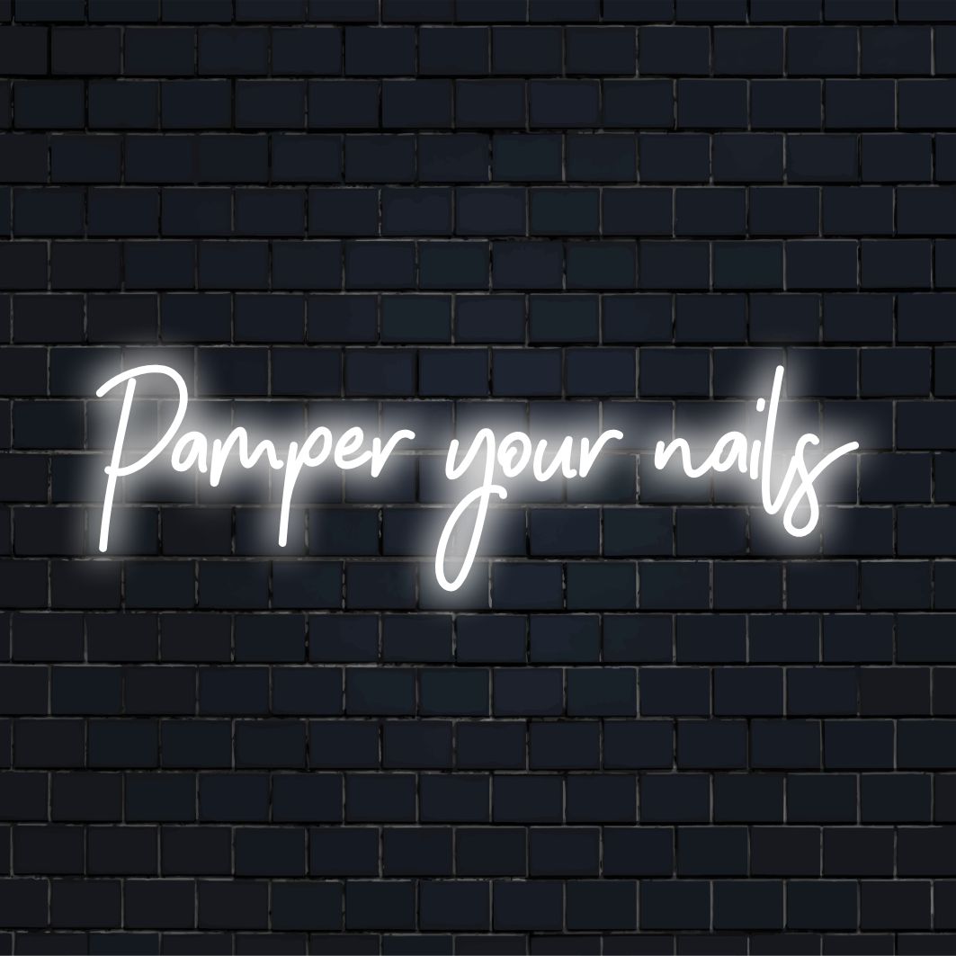 Placa de neon LED personalizada com a frase Pamper Your Nails, ideal para decoração de neon personalizada ou arte de parede de salão.