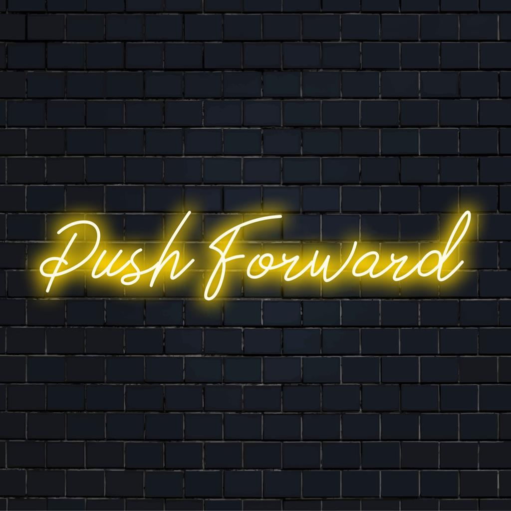 Placa de neon LED personalizada com Push Forward, com cores vibrantes e fonte estilosa; perfeita para decoração motivacional.
