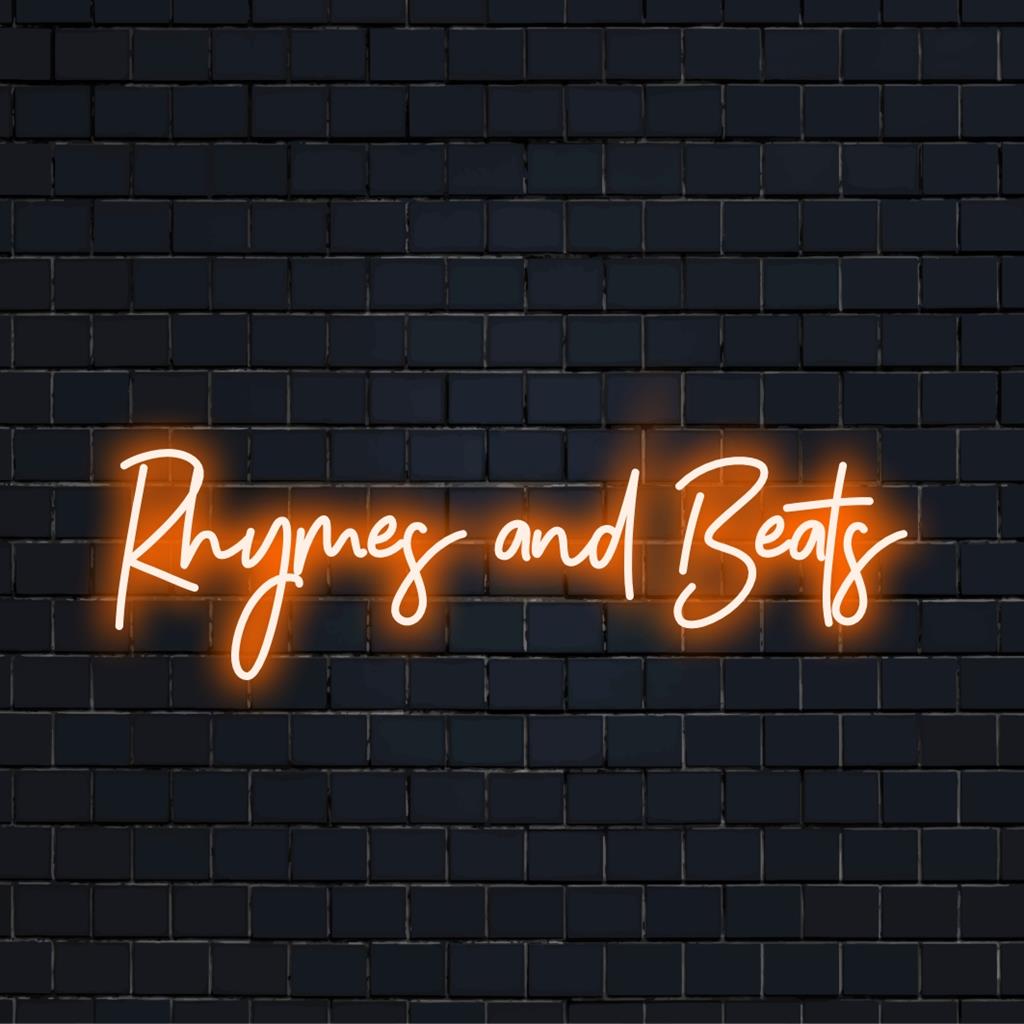 Letreiro de LED neon vibrante e personalizado da Rhymer And Beats, perfeito para adicionar um toque personalizado a qualquer espaço.