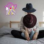 Mulher com chapéu de cowboy – letreiro de néon LED (5 V USB)