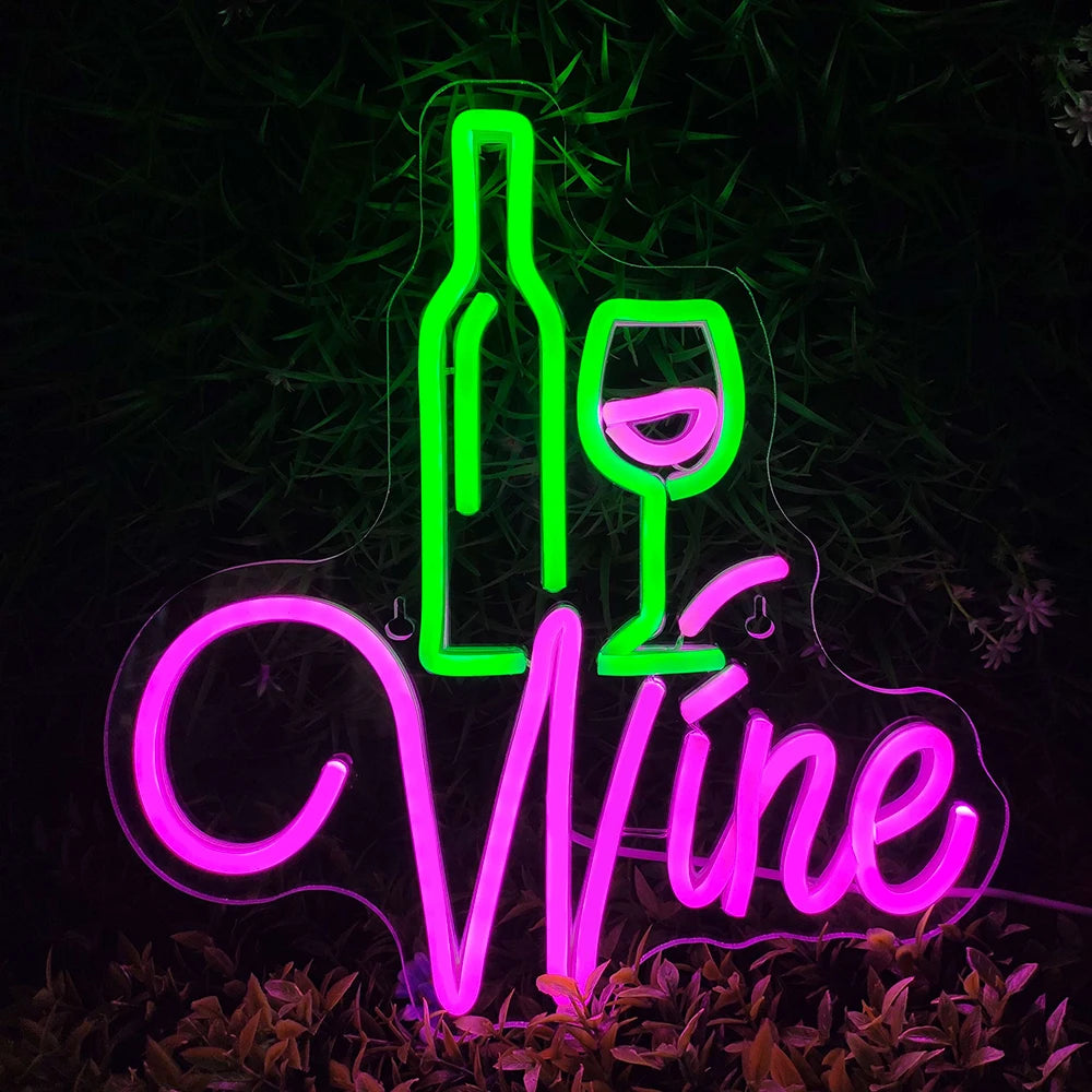 A imagem apresenta um letreiro de neon vermelho vibrante no formato de uma taça de vinho.