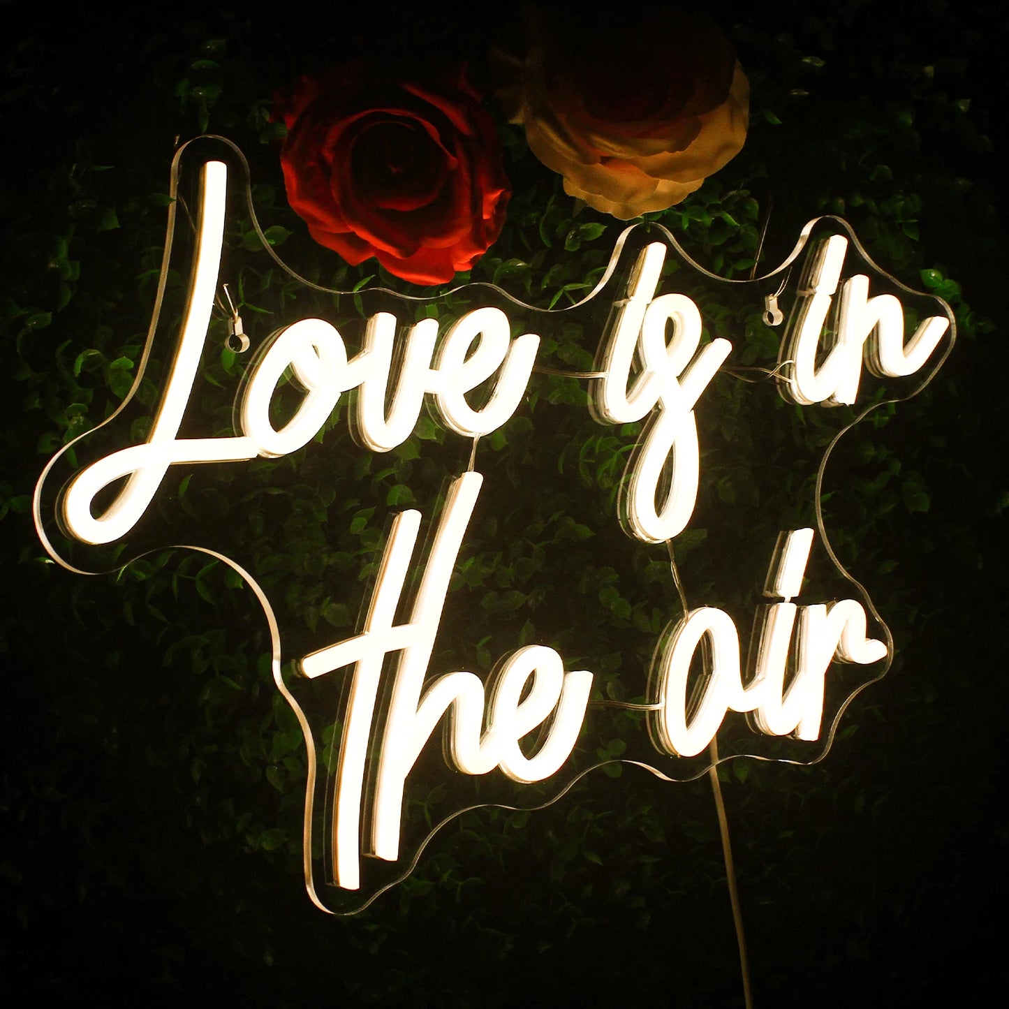 Letreiro de LED "Love is in the Air" 5V USB - Econômico