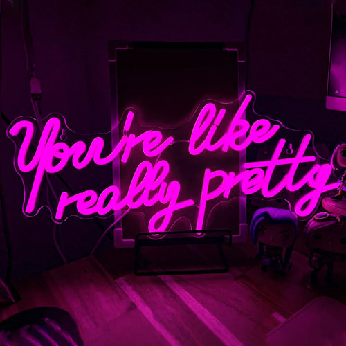 "Uma placa de LED neon feita sob medida exibindo a frase 'Você é muito bonita' em uma letra cursiva estilosa.