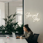 She Said Yes – letreiro de néon LED (5 V USB)
