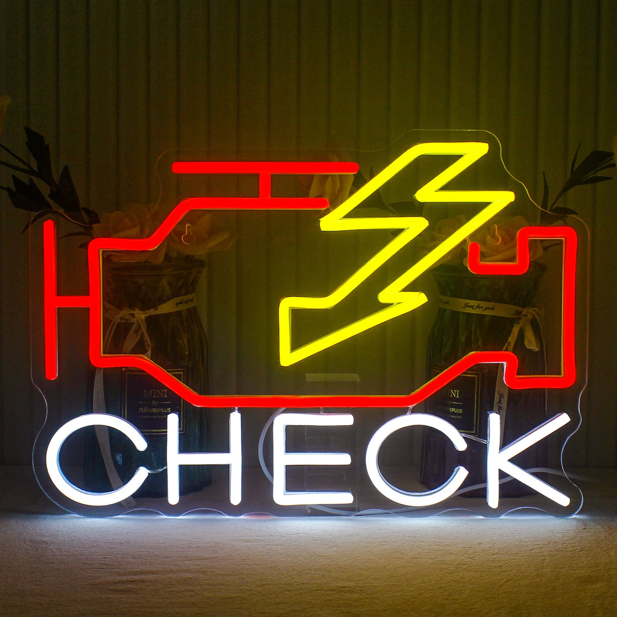Uma vibrante placa de LED neon exibindo as palavras "Check Engine" em letras grandes e chamativas.