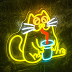 A imagem apresenta um letreiro de LED neon vibrante e chamativo em formato de gato.